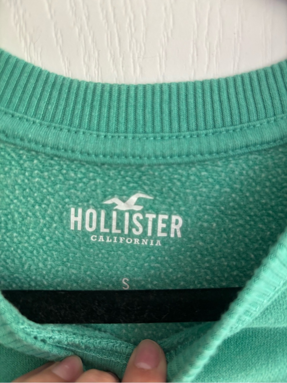 Hollister Saint Lucia Green Crewneck Sweatshirt - Picture 2 of 3